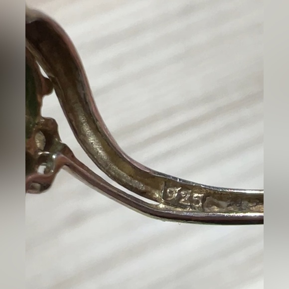 Vintage Designer Sterling Silver Heart Shaped Emerald & CZ Accents, Size 6.25 - Picture 8 of 10